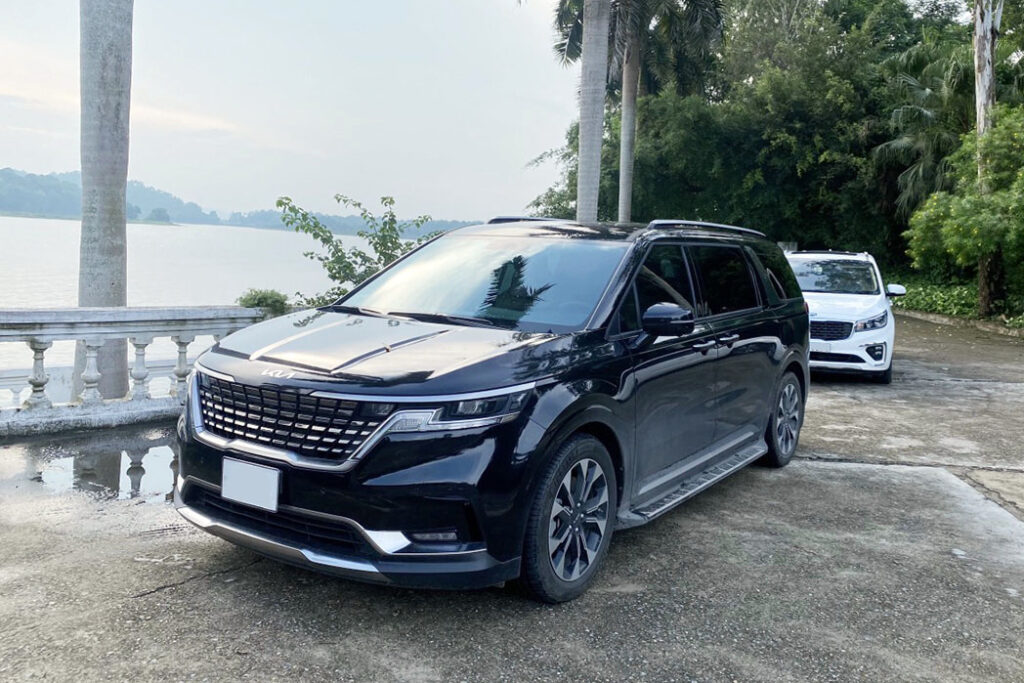 Xe 7 cho Kia Carnival den ngoai that1
